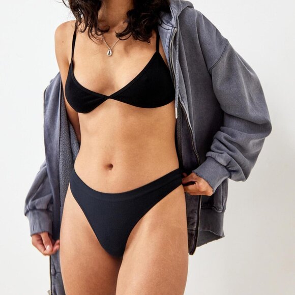 NWT UO Out From Under Markie Black Seamless Thong Panty - Picture 1 of 7